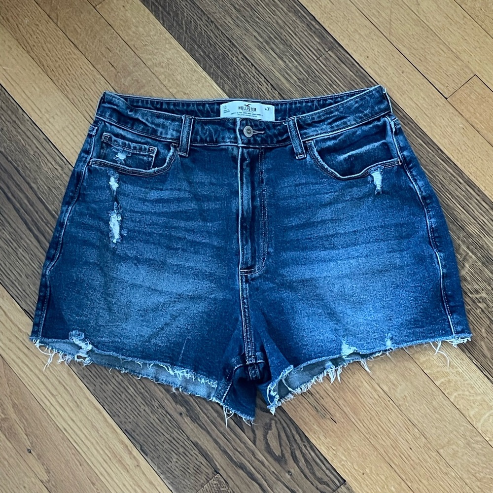Hollister Curvy Ultra High-Rise Mom Short